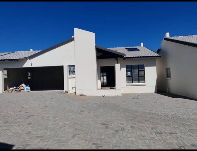 3 BEDROOM TOWNHOUSE FOR SALE IN CELTIC MEADOWS
